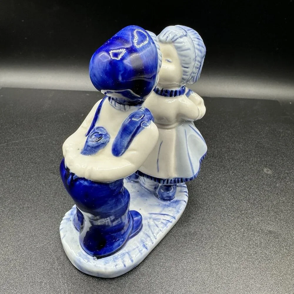 Vintage Delft Blue Kissing Dutch Couple Figurine 4.5